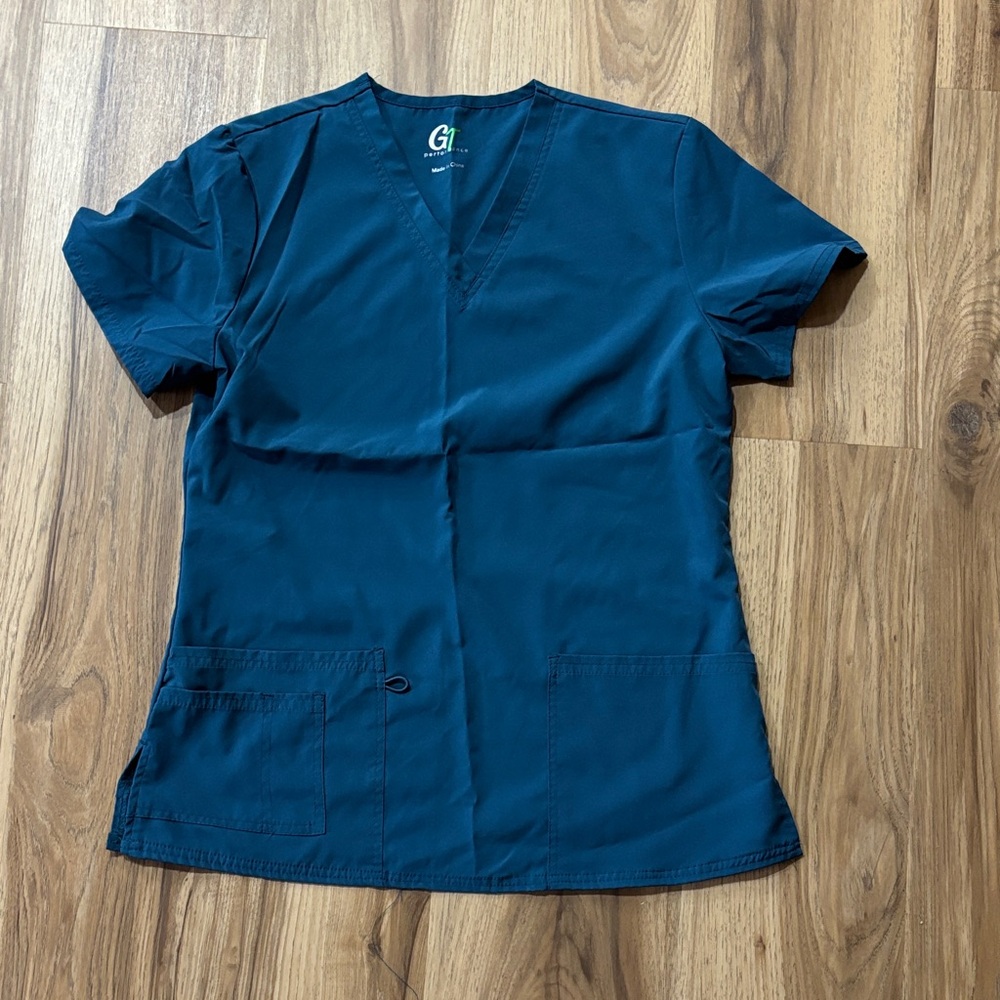 Gildan Women's Navy Short Sleeve V-Neck Top